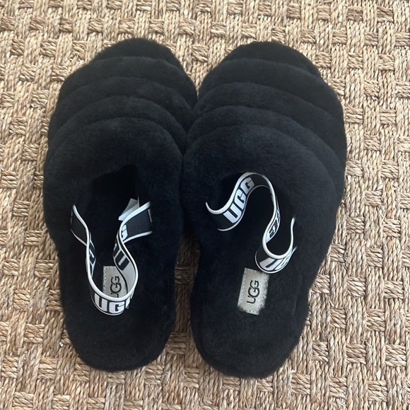 UGGs Fluff Yeah Slides - Picture 3 of 5